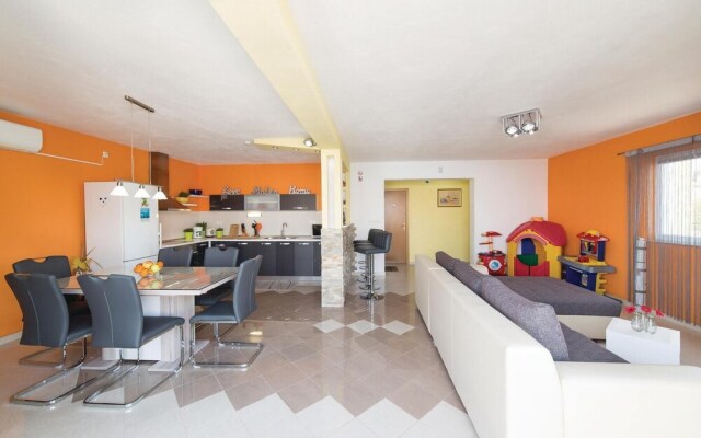 Beautiful Home in Trogir With Jacuzzi, Wifi and 1 Bedrooms