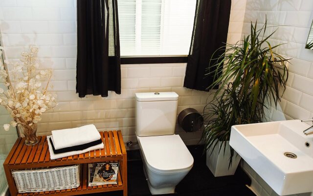 Rooms Hola BCN B & B