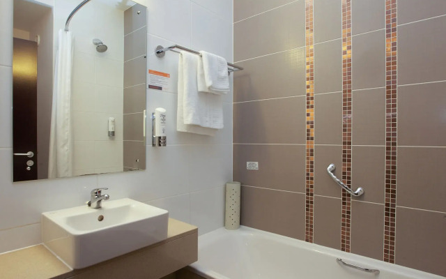 Clayton Hotel Cardiff