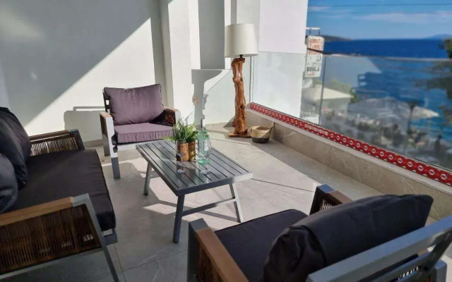 Wide Blue Luxury Suites