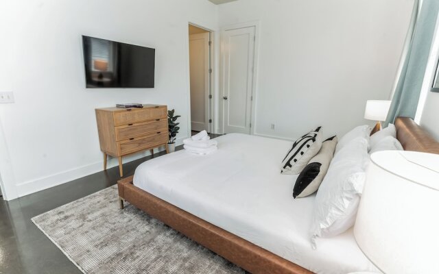 Modern Loft Near West End!