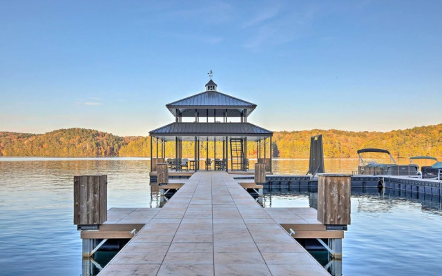 Lake Access: Waleska House w/ Floating Dock!