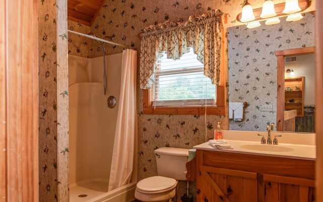 Douglas Lake Hilltop Hideaway