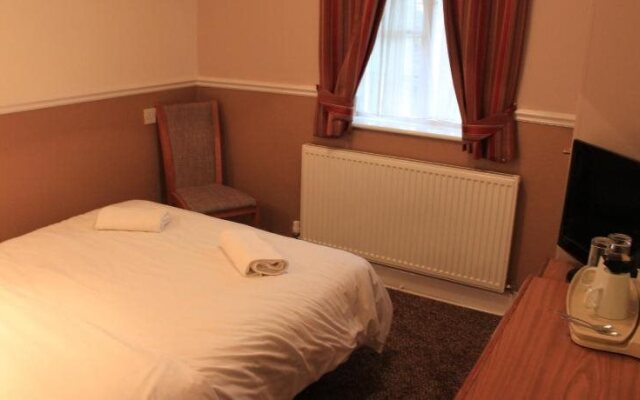 Pines Hotel Luton Airport