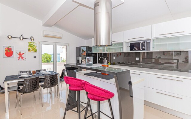 Awesome Home in Brodarica with Hot Tub, WiFi & 6 Bedrooms