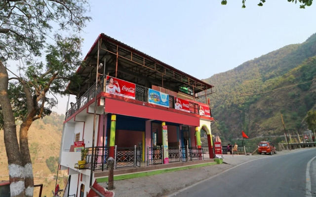 OYO 14003 Home Valley View 1BHK Kempty Fall