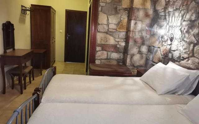 Ataviros Hotel