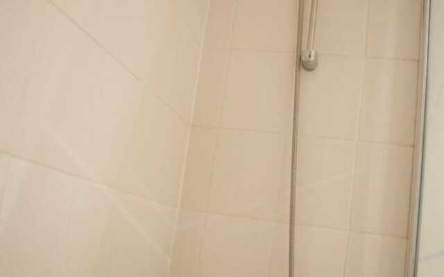 Large 2 Bedroom Flat in Leith With Free Parking