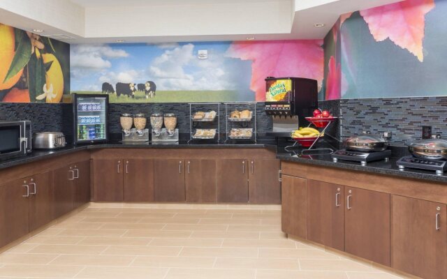 Fairfield Inn & Suites Victoria