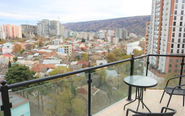 L Plaza Hotel