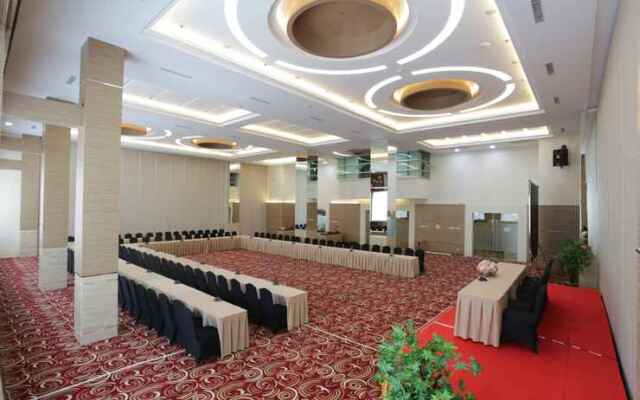 Grand Royal Denai Hotel