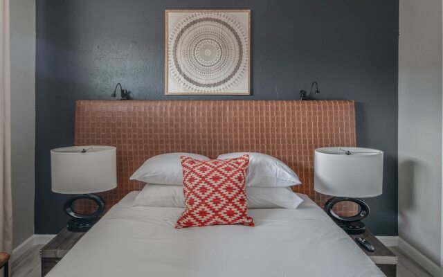 Modern 2br Phoenix Townhome by Wanderjaunt