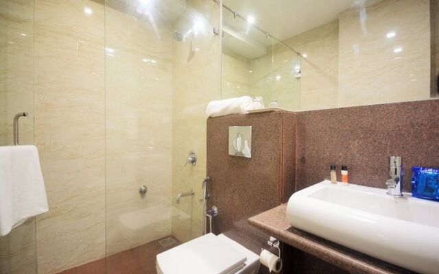 OYO 3763 Naeeka Hotel