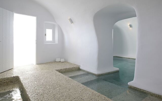 Kirini Suites & Spa Hotel