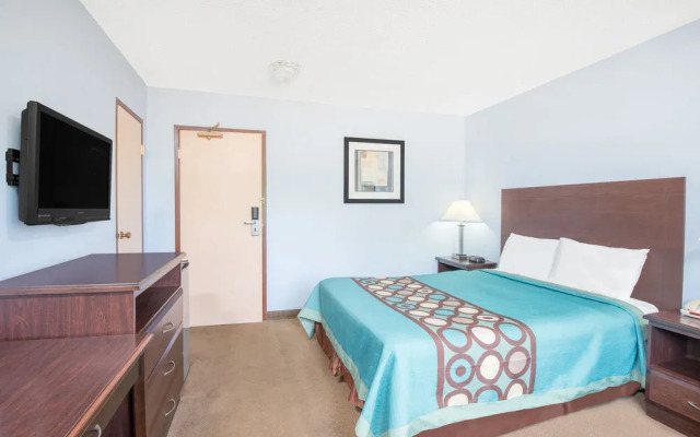 Super 8 by Wyndham Cleveland