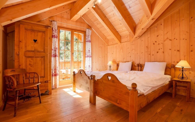 Grand Swiss Chalet for 10 Near Skilift