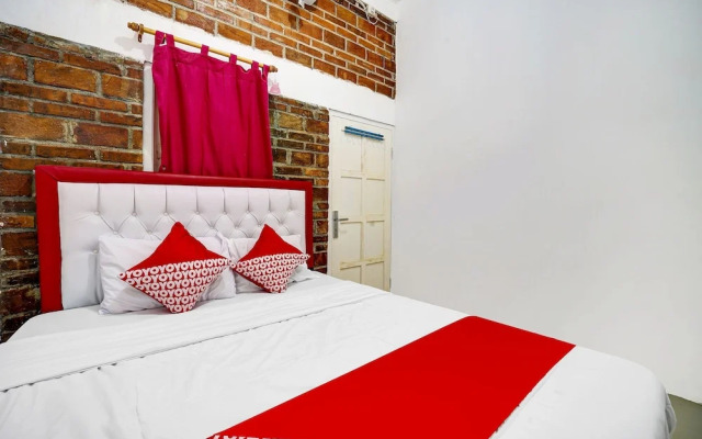 Super OYO 91173 Guesthouse King Puntodewo