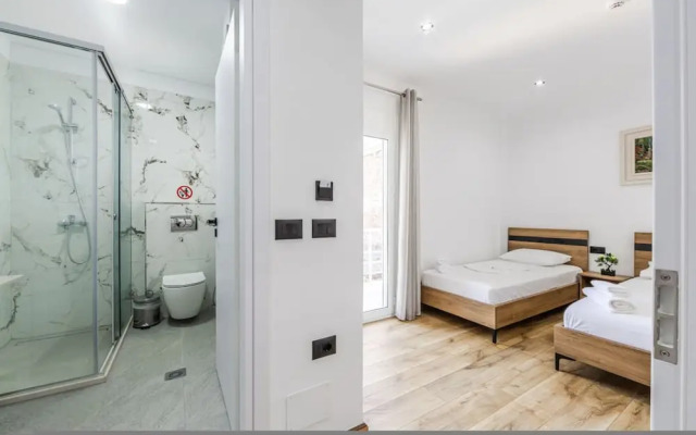Bliss Triple Room in Gjirokast r