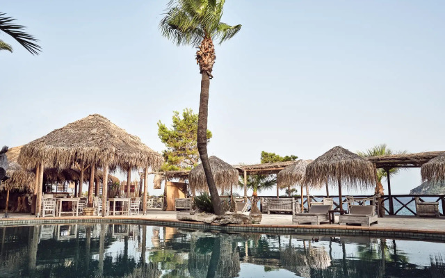 Gloria Maris Hotel Suites & Villas