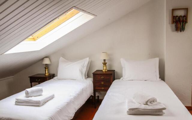 Cozy and Spacious apartment in Graça, Lisbon