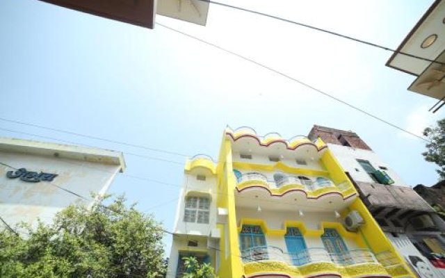 Roadhouse Hostel Varanasi