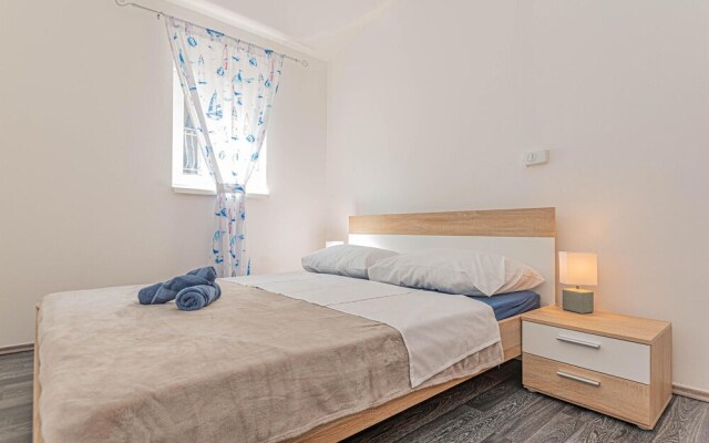 Amazing Home in Grebastica With Wifi and 4 Bedrooms