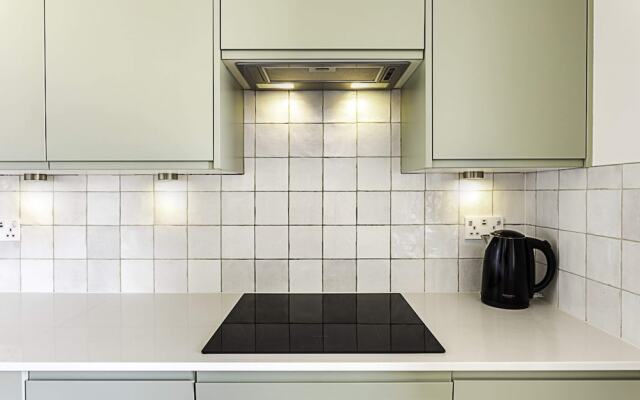 1-bed Apartment: Close to Wimbledon Station