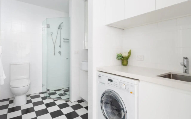 Designer Studio in Grand Manor 20 Min from Sydney