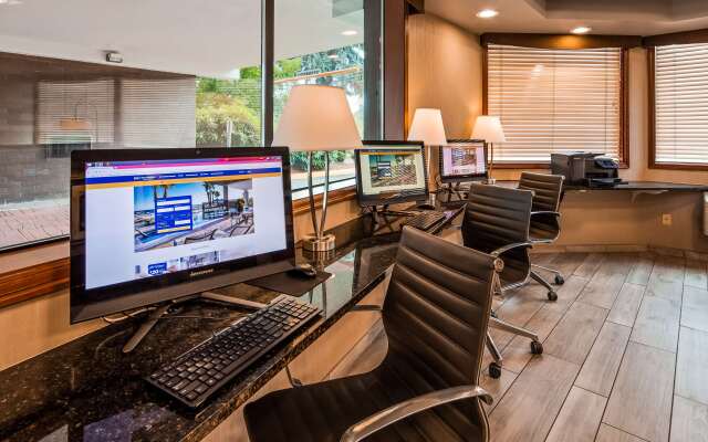 Best Western Plus Rivershore Hotel