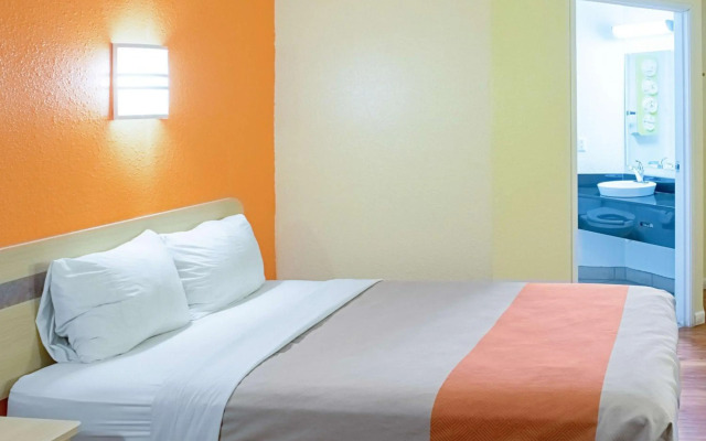 Motel 6 Seymour, IN - North