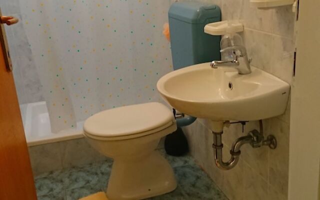 Beautiful Apartment With Balcony on Island Rab