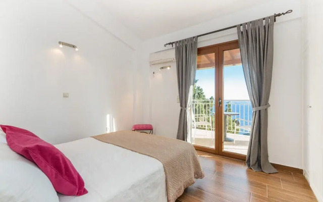 Avlaki Bay House in Paxi