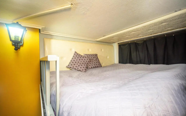 Stay-in-Art, Little Imaginary Apt, 20' to Acropolis