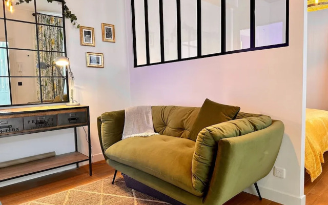 Paradis Calm Modern Studio Apt in Paris