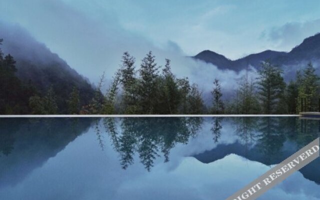 One Mountain Nine Houses