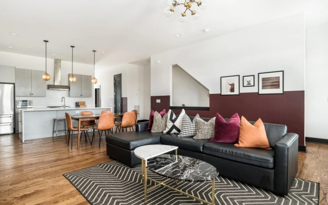 Monroe 8 in Nashville