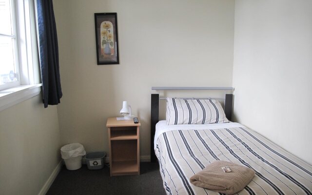 Dorset House Backpackers / Dorset Apartments