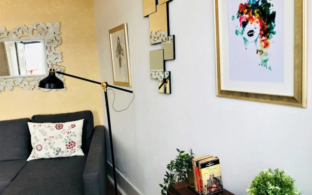 Charming Flat with Great Terrace, Best Location