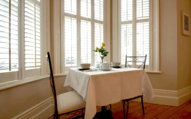 Gyves Guest House