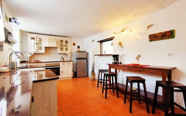 Great Rural House With Barbecue in Lanzarote Style