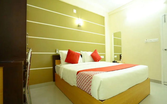 OYO 11909 Star Plaza
