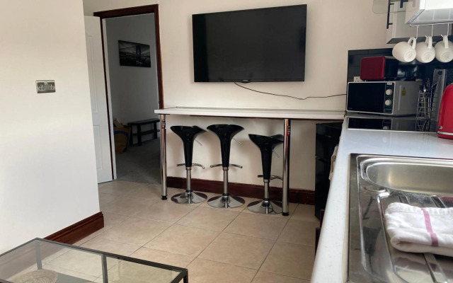 Modern 2 Bedroom Flat in Robert st, Swansea