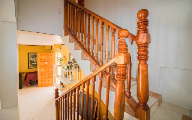 9 bed Villa Montego 10 Minute Walk to the Beach