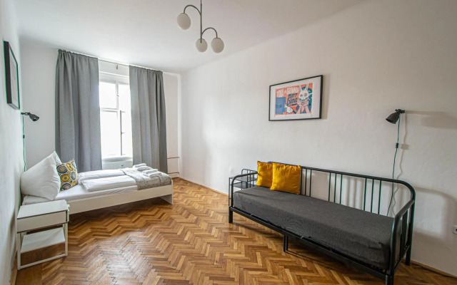 Super Central Billiard and Darts Big Apartment