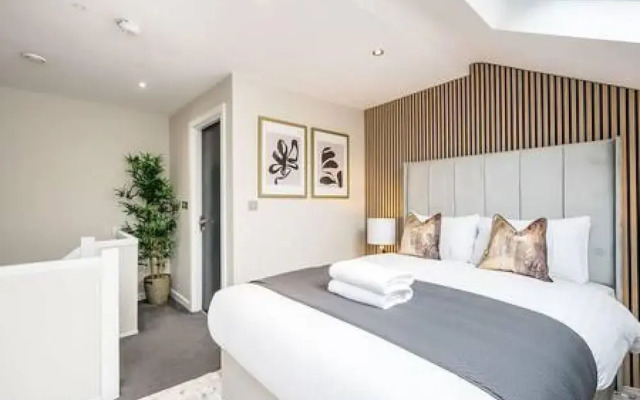 Host Stay Halifax House Living