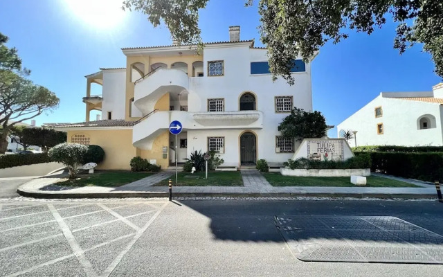 Quarteira Classic With Pool by Homing