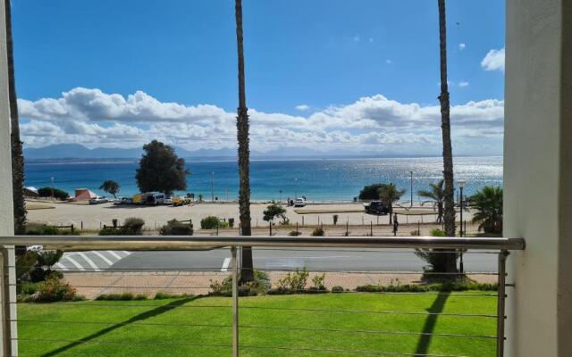 Point Village Accommodation - Santos 35