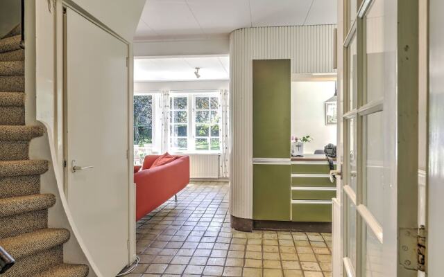Lovely Chalet near Sea in Oostvoorne
