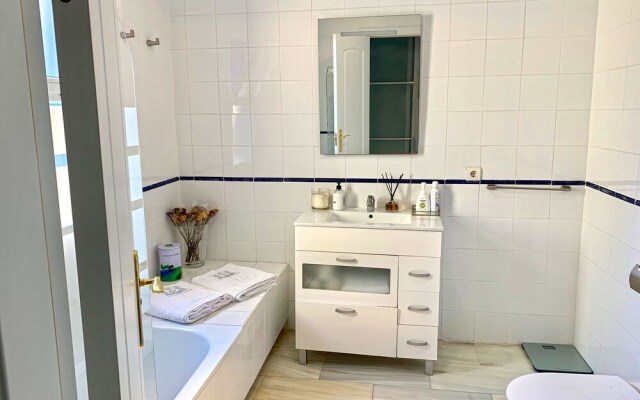 TGS & RUMEX Suites Banus