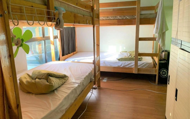 PODs The Backpackers Home & Cafe
